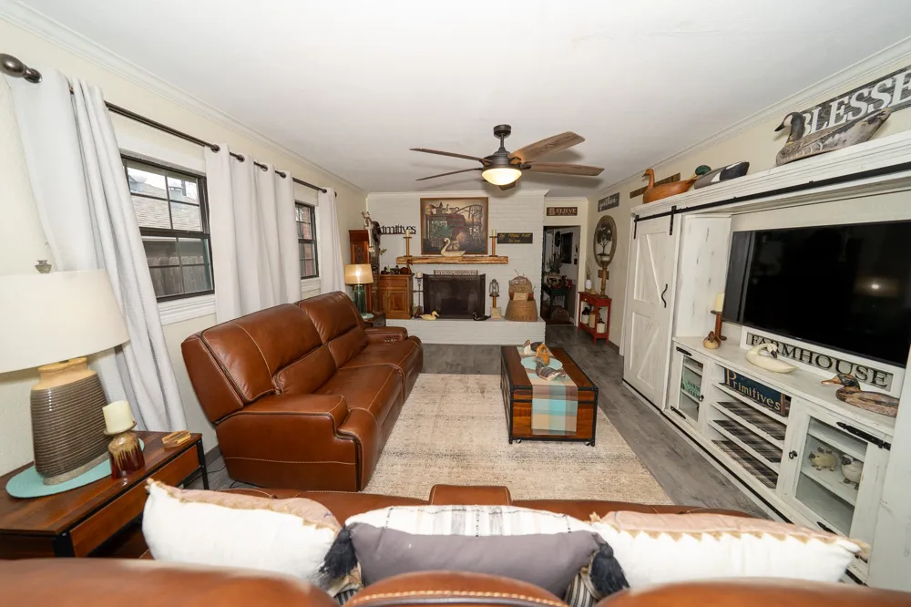 455 5th Hawley, TX 79525