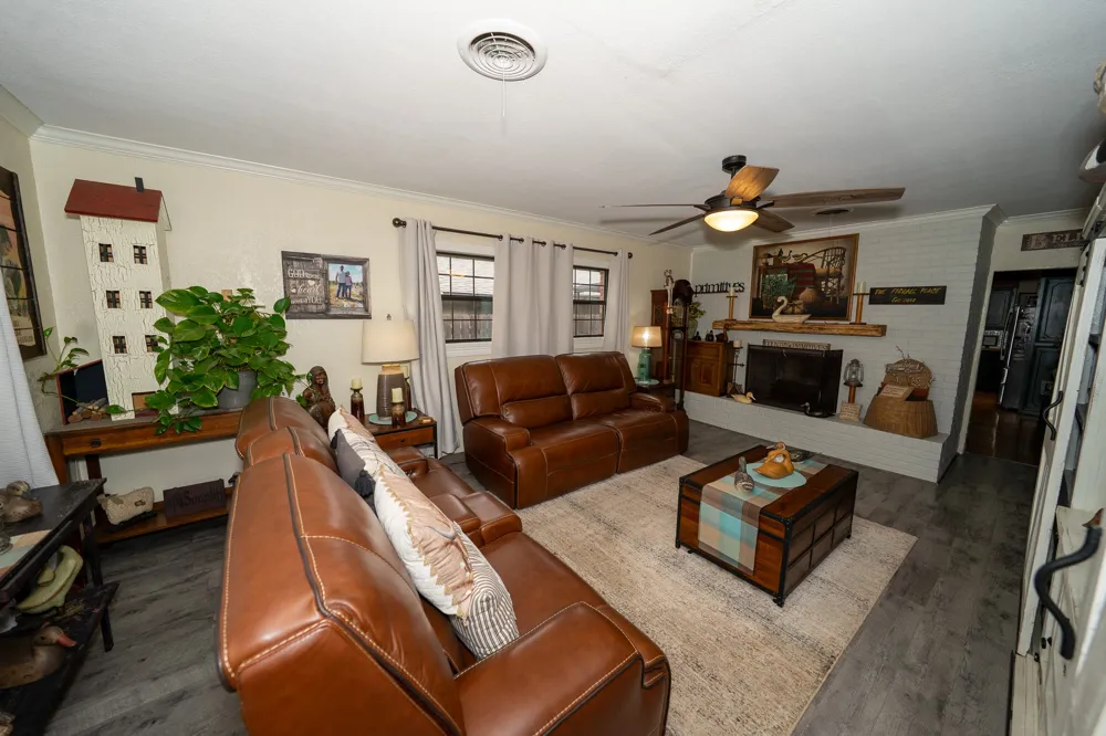 455 5th Hawley, TX 79525