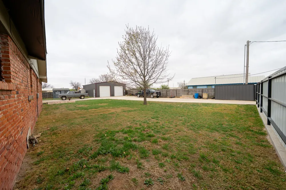 455 5th Hawley, TX 79525