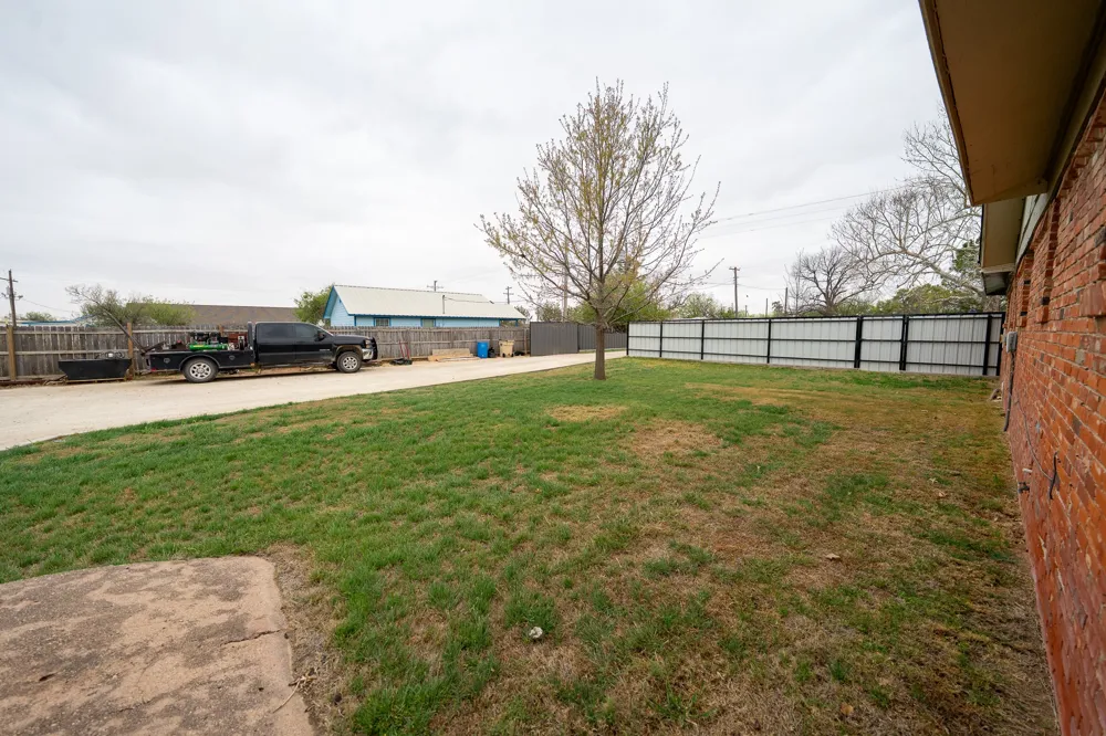 455 5th Hawley, TX 79525