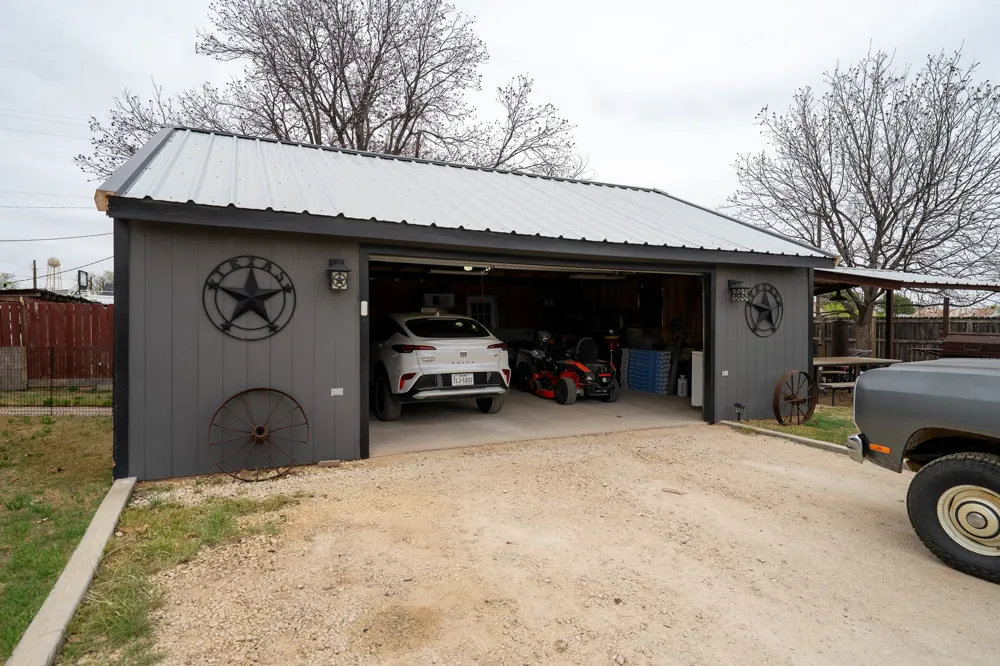 455 5th Hawley, TX 79525