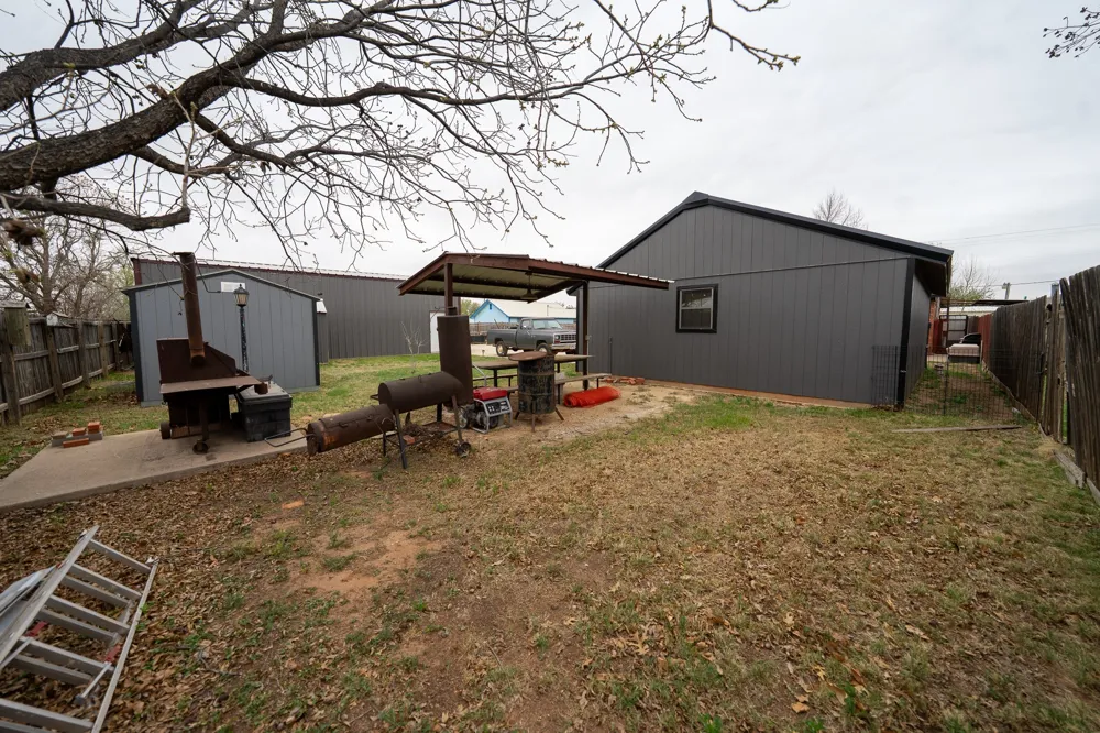 455 5th Hawley, TX 79525
