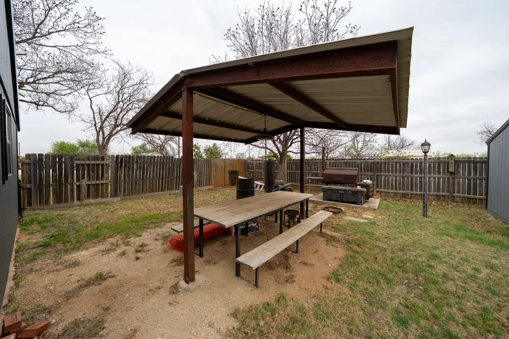 455 5th Hawley, TX 79525