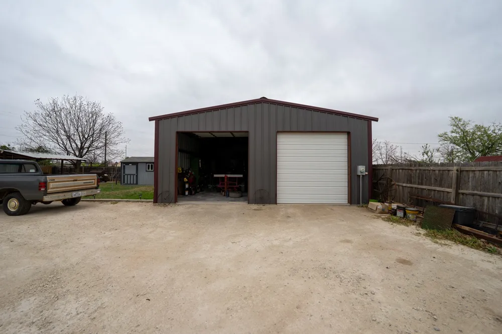 455 5th Hawley, TX 79525