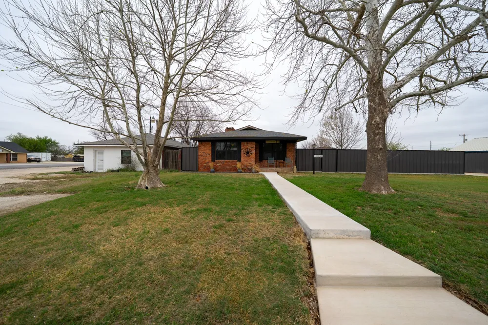 455 5th Hawley, TX 79525