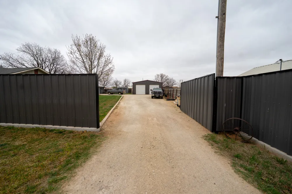 455 5th Hawley, TX 79525