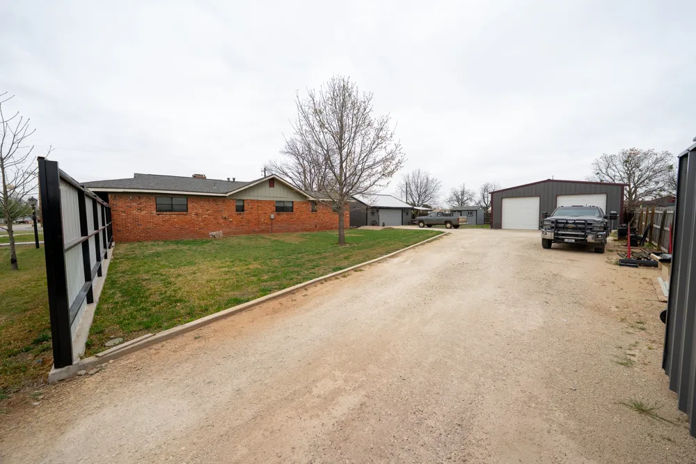 455 5th Hawley, TX 79525