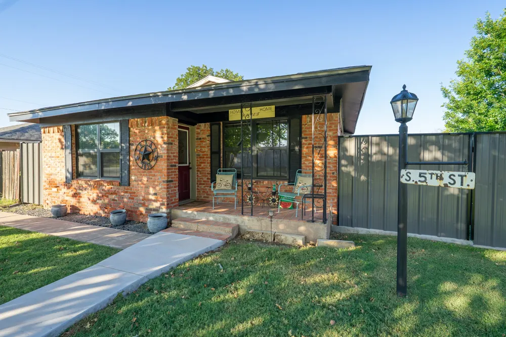455 5th Hawley, TX 79525