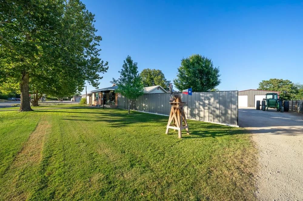 455 5th Hawley, TX 79525