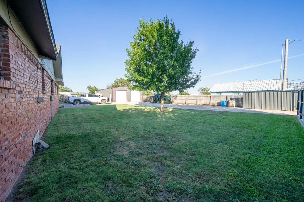 455 5th Hawley, TX 79525