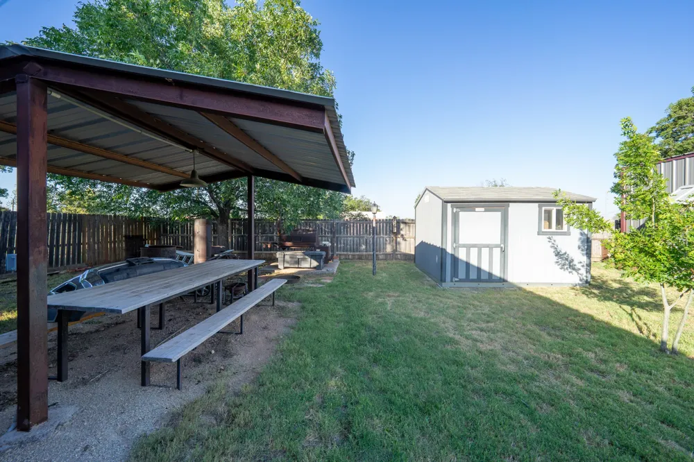 455 5th Hawley, TX 79525