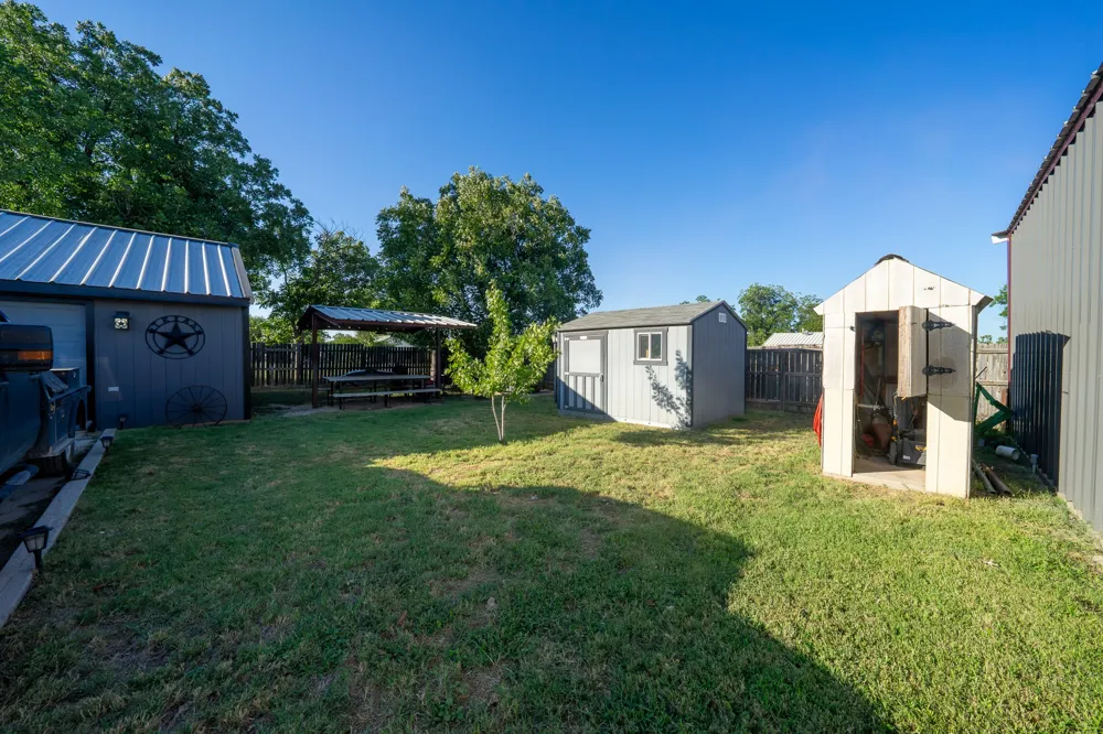 455 5th Hawley, TX 79525