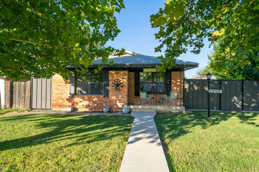455 5th Hawley, TX 79525