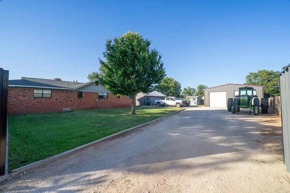 455 5th Hawley, TX 79525
