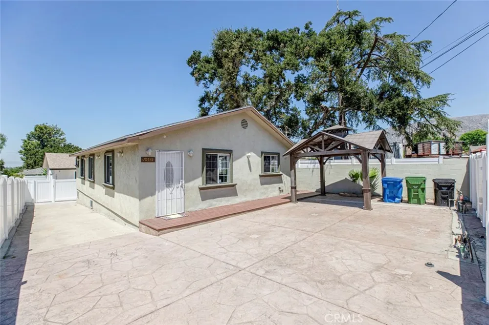 10531 Greenburn Avenue Sunland, CA 91040