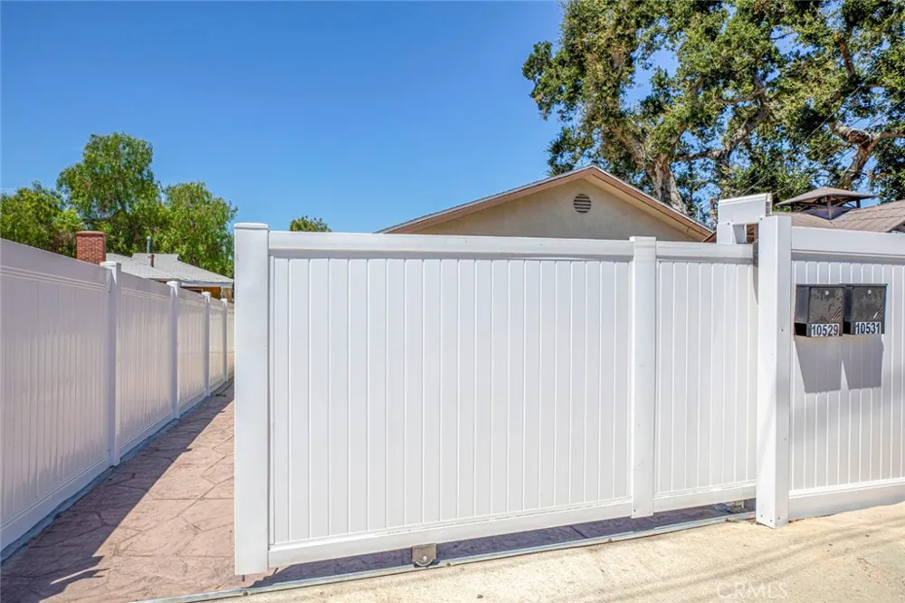 10531 Greenburn Avenue Sunland, CA 91040