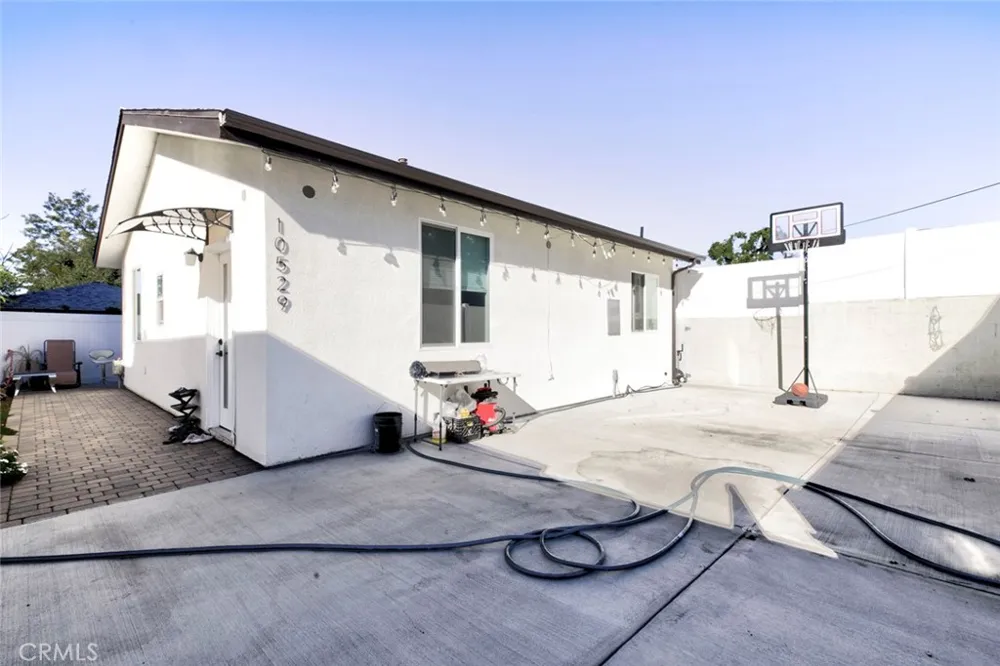 10531 Greenburn Avenue Sunland, CA 91040