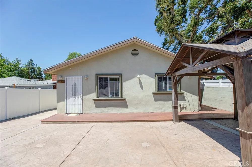 10531 Greenburn Avenue Sunland, CA 91040