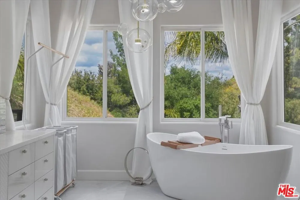 3891 Marks Road Agoura Hills, CA 91301