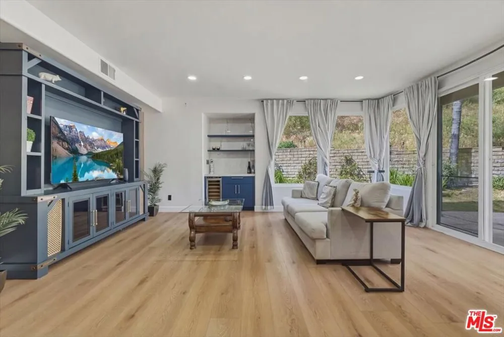 3891 Marks Road Agoura Hills, CA 91301