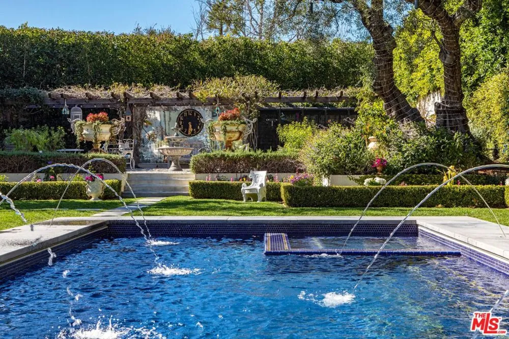 501 S Hudson Avenue Los Angeles, CA 90020