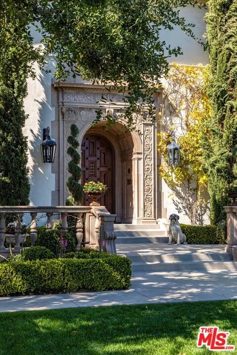501 S Hudson Avenue Los Angeles, CA 90020