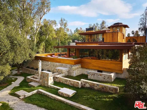 126 Summit Road