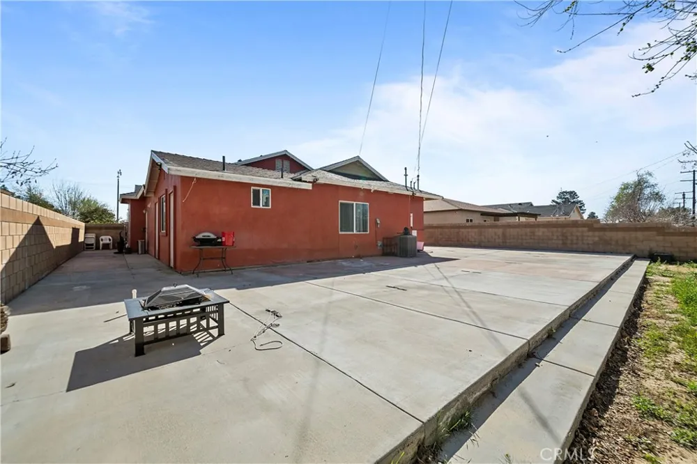 1329 W Ave I Lancaster, CA 93534
