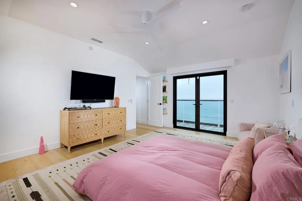 1472 NEPTUNE AVENUE Encinitas, CA 92024