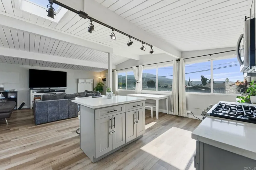 9838 Ivanho Street Spring Valley, CA 91977