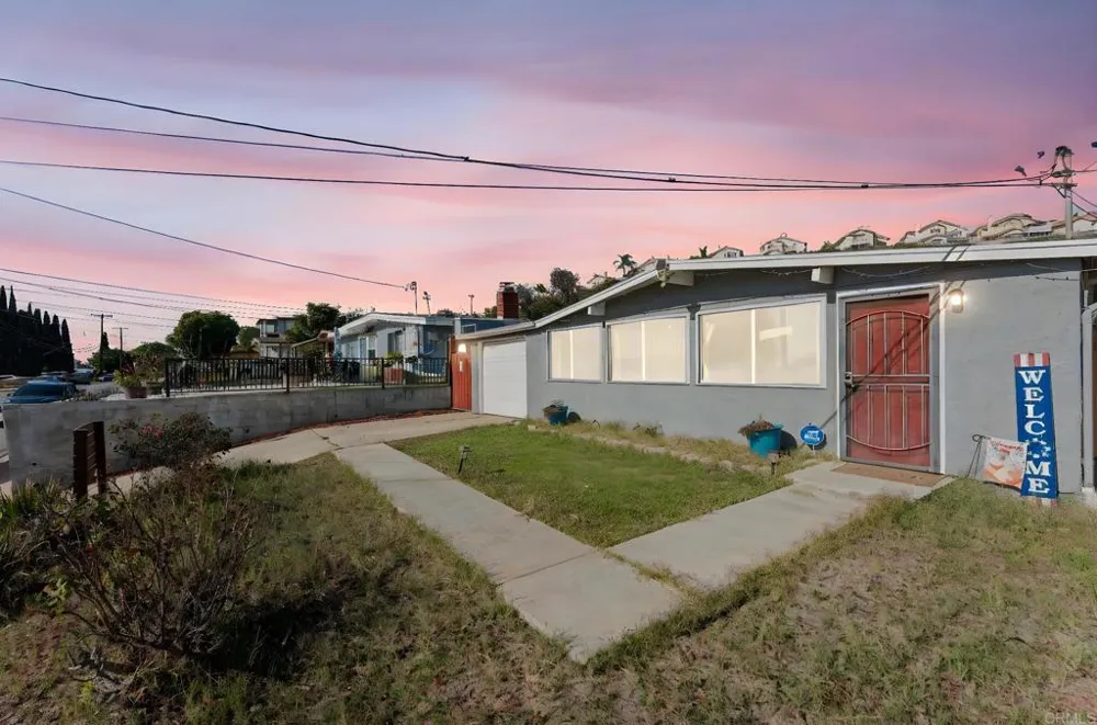 9838 Ivanho Street Spring Valley, CA 91977