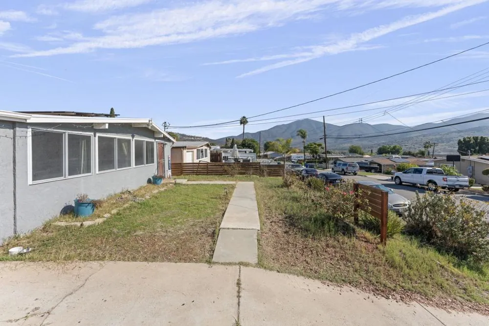 9838 Ivanho Street Spring Valley, CA 91977