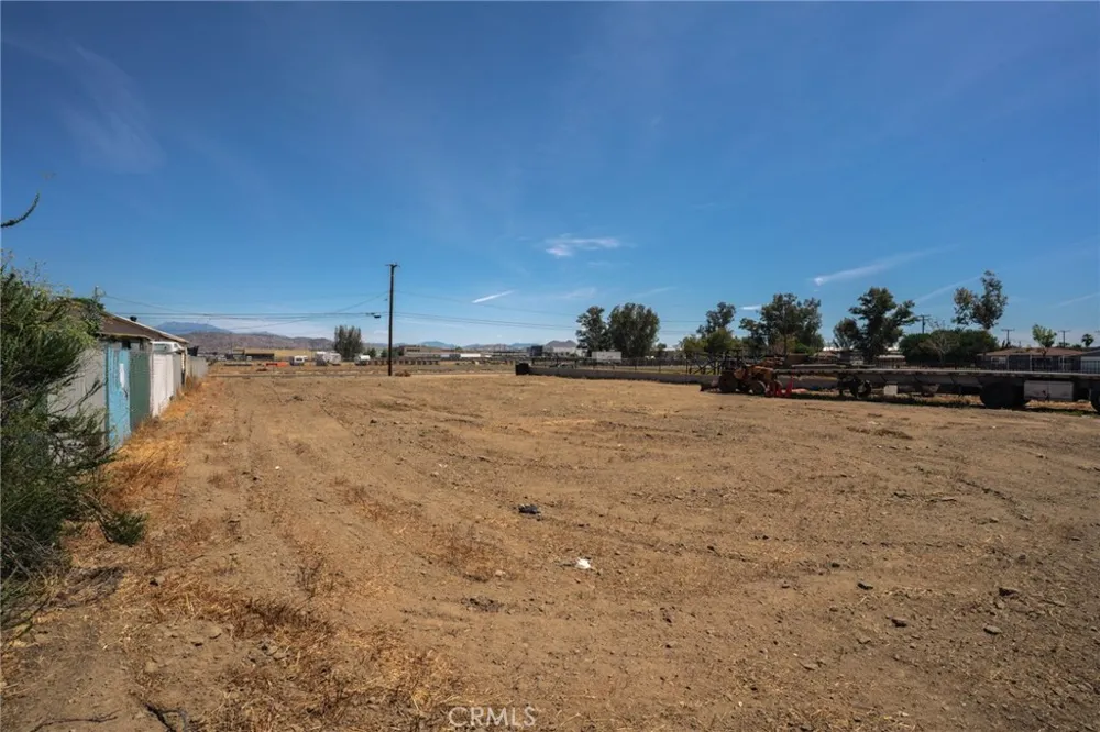 G STREET Perris, CA 92570
