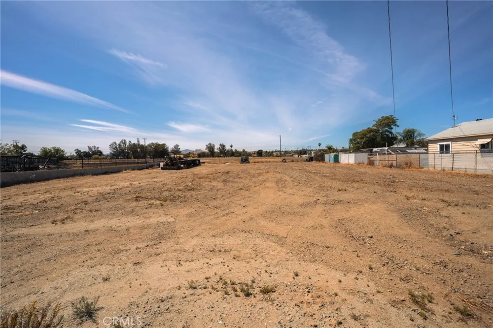 G STREET Perris, CA 92570