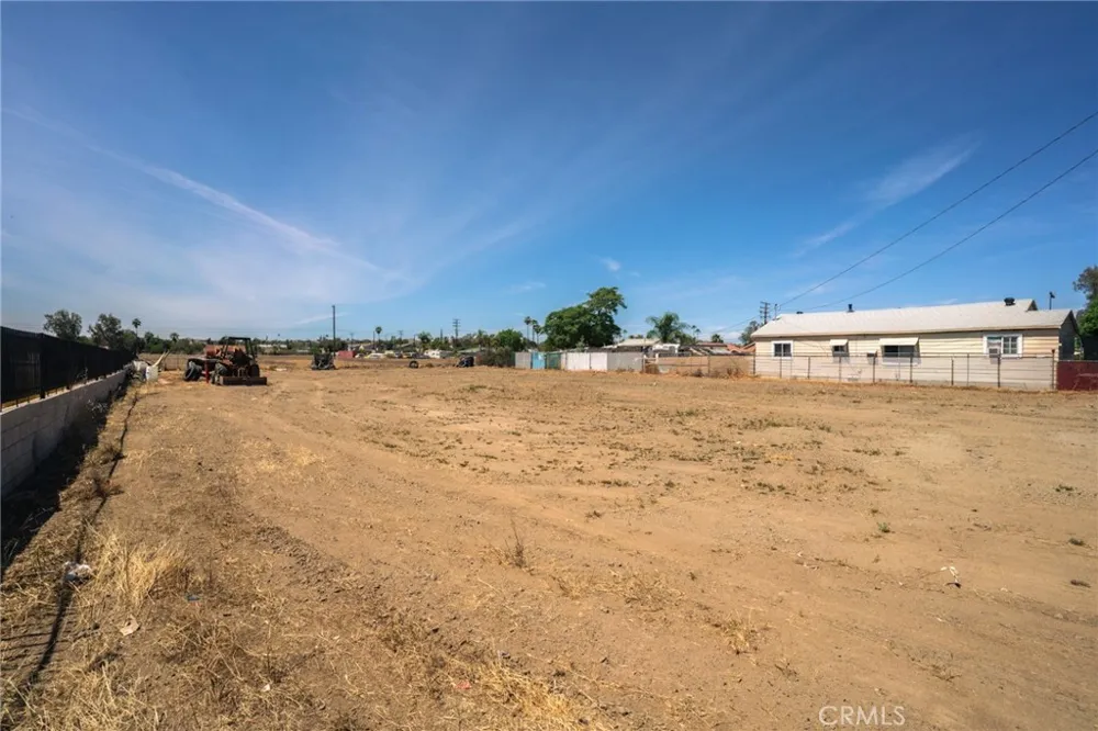 G STREET Perris, CA 92570