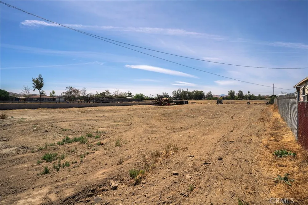 G STREET Perris, CA 92570