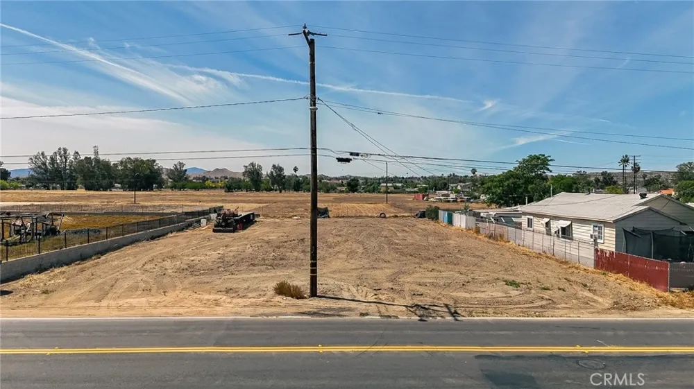 G STREET Perris, CA 92570