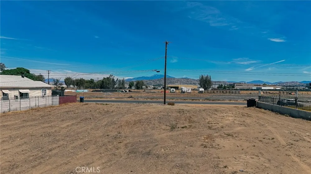 G STREET Perris, CA 92570