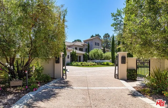 1209 Via Aracena Camarillo, CA 93010