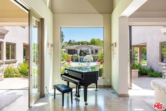 1209 Via Aracena Camarillo, CA 93010
