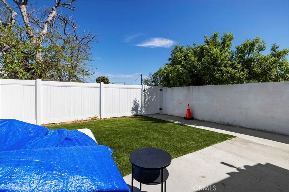 8353 Chimineas Northridge, CA 91325