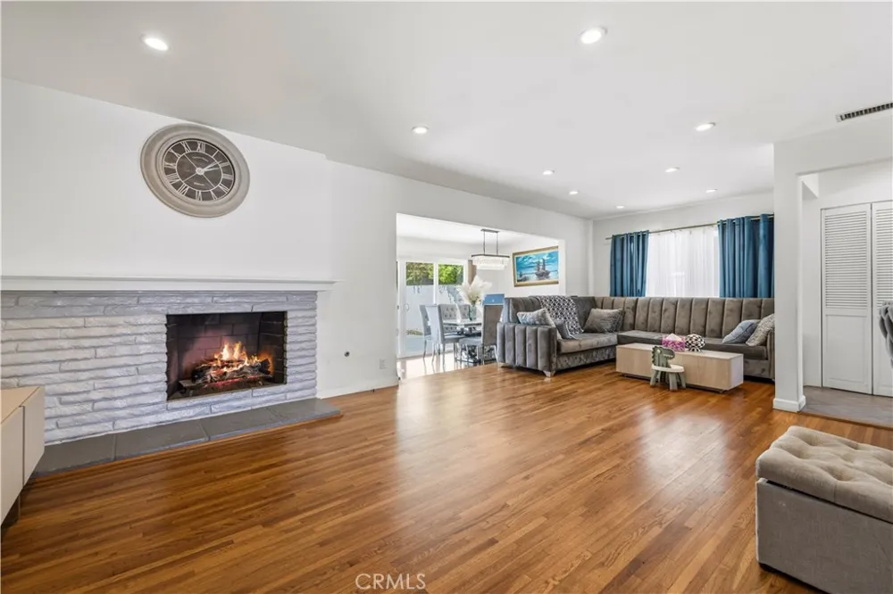 8353 Chimineas Northridge, CA 91325