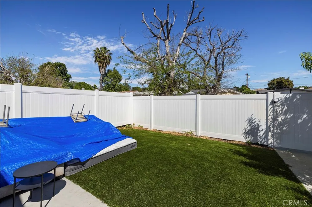 8353 Chimineas Northridge, CA 91325