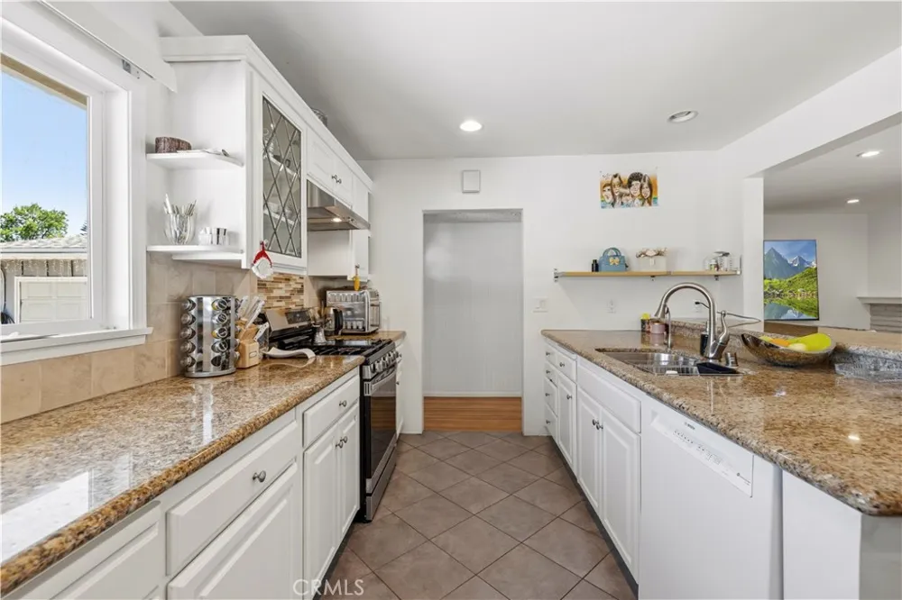 8353 Chimineas Northridge, CA 91325