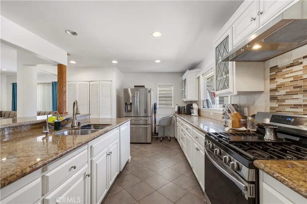 8353 Chimineas Northridge, CA 91325