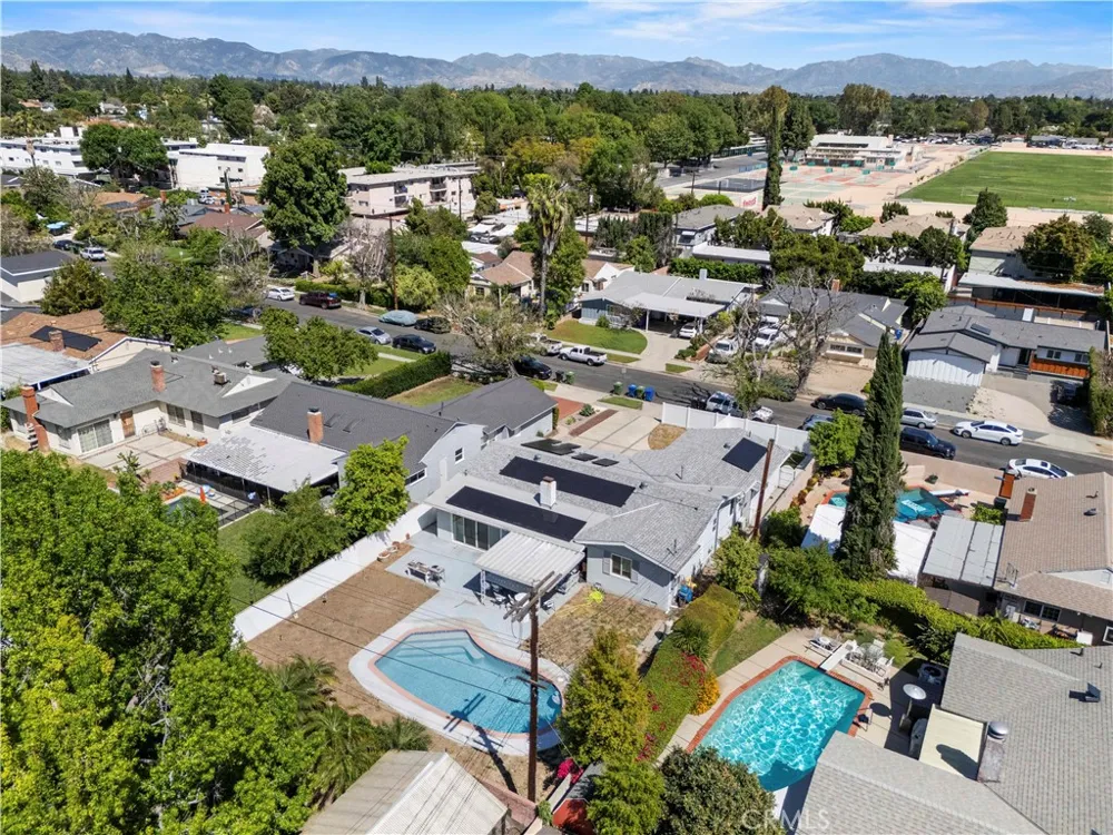 8353 Chimineas Northridge, CA 91325