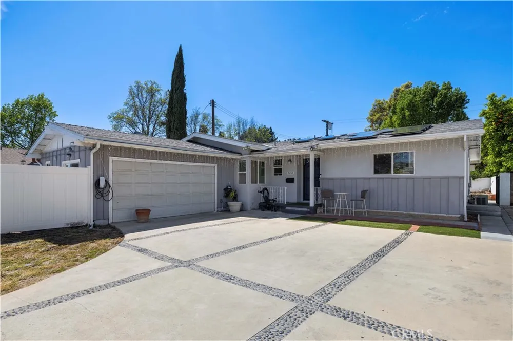 8353 Chimineas Northridge, CA 91325
