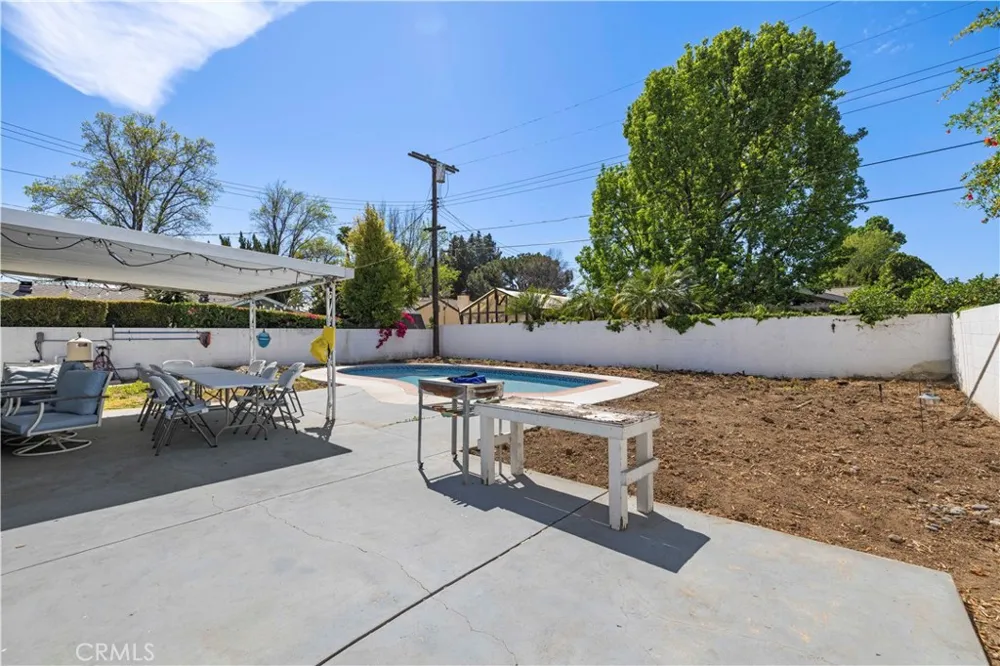 8353 Chimineas Northridge, CA 91325