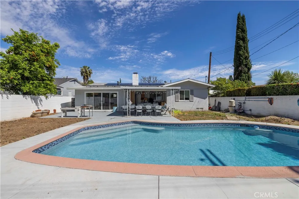 8353 Chimineas Northridge, CA 91325