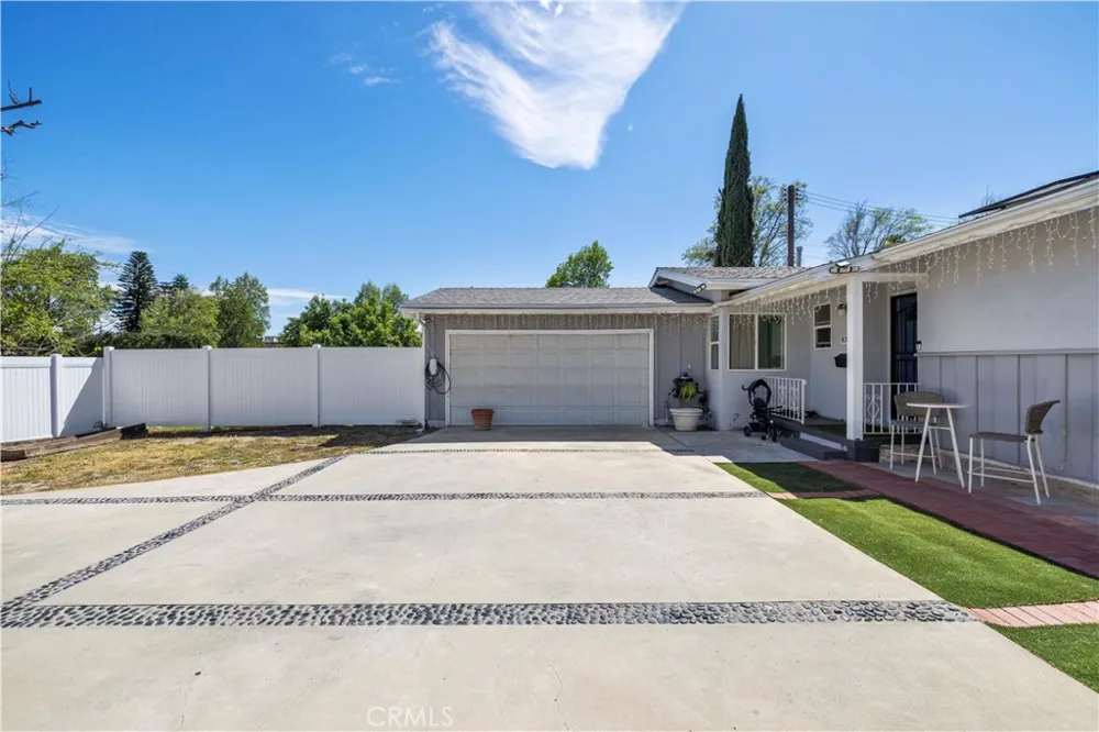 8353 Chimineas Northridge, CA 91325